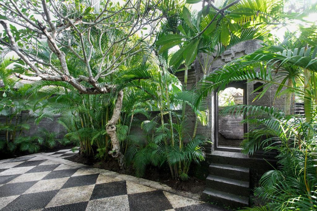 ヴィラ パンタイ カラン (Villa Pantai Karang) エントランス