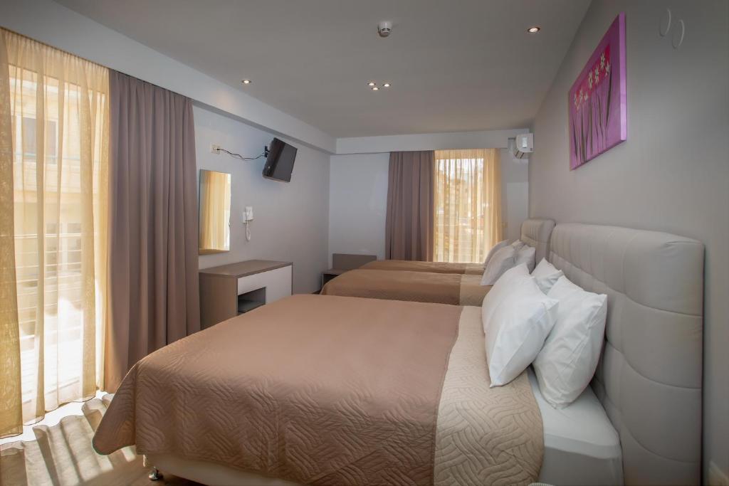Irini Hotel — Hotel rooms in Heraklion
