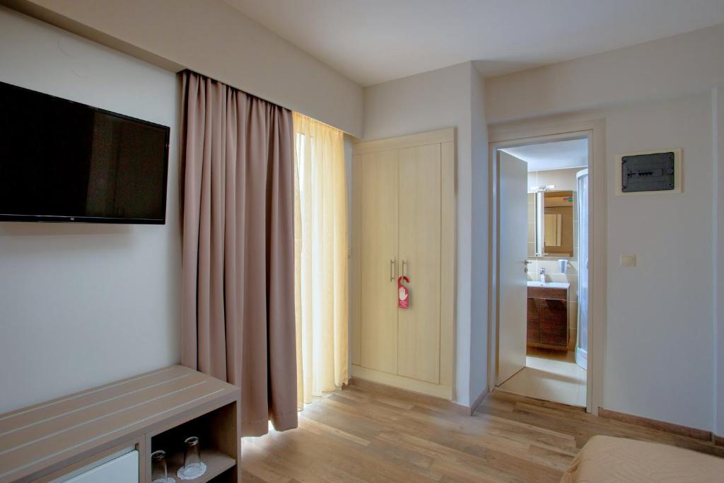 Irini Hotel — Hotel rooms in Heraklion