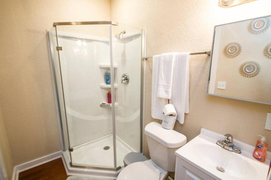 Remodeled Studio Near Downtown photo