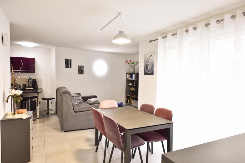 2-Br with Terrace and Pool in the Heart of Palm Beach - 2