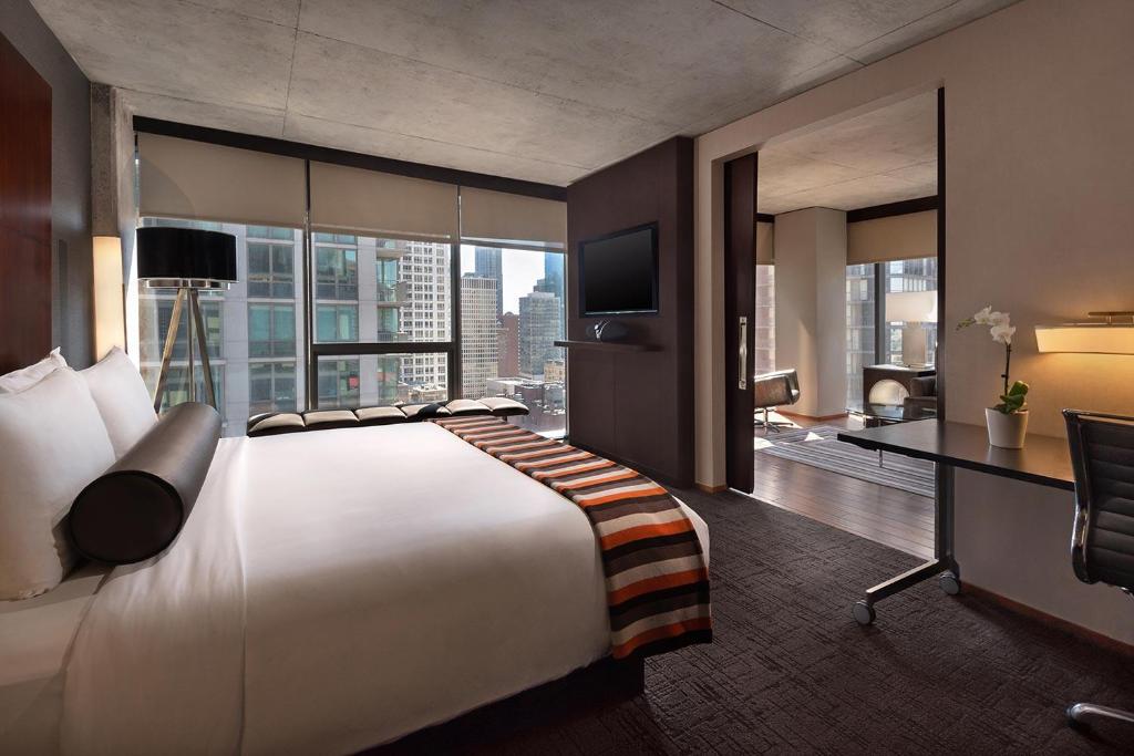 Chicago Eurostars Magnificent Mile room
