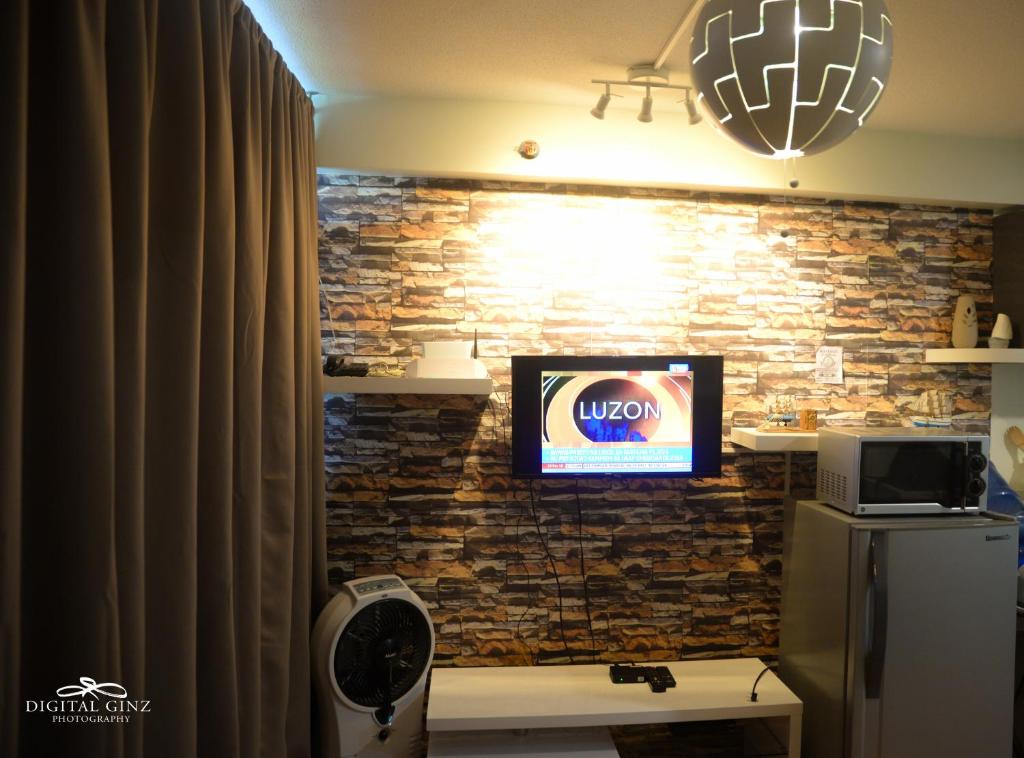 Shared lounge/TV area