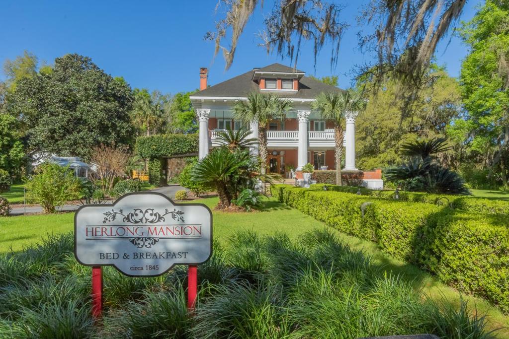 Herlong Mansion Bed & Breakfast photo
