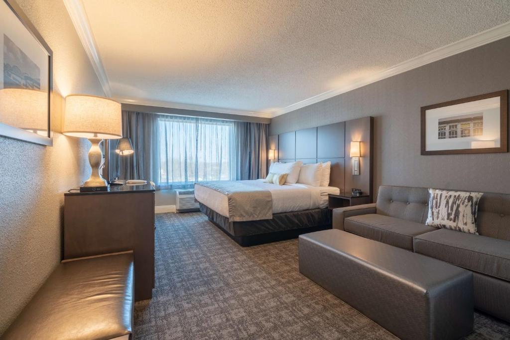 Cottonwood Suites Louisville Fair & Expo Center Photo 47