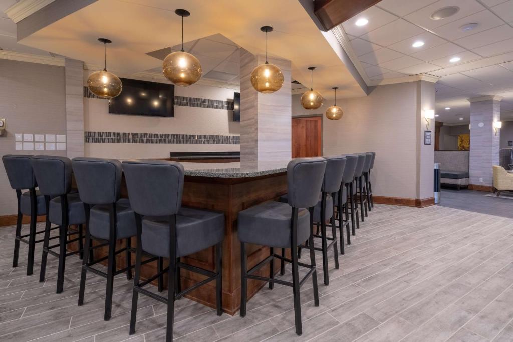 Cottonwood Suites Louisville Fair & Expo Center Photo 49