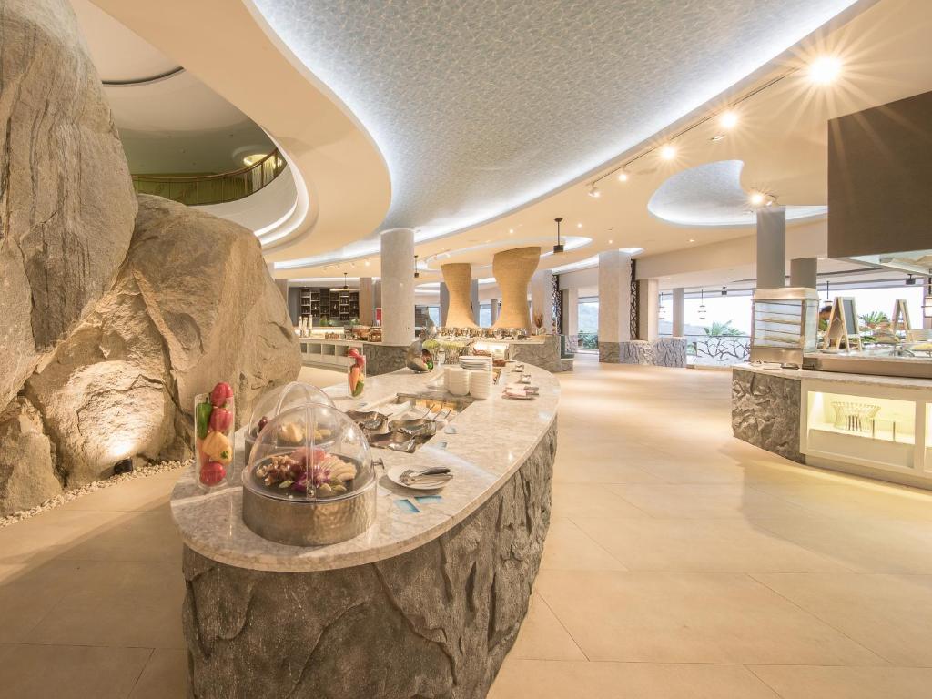 Еда и напитки