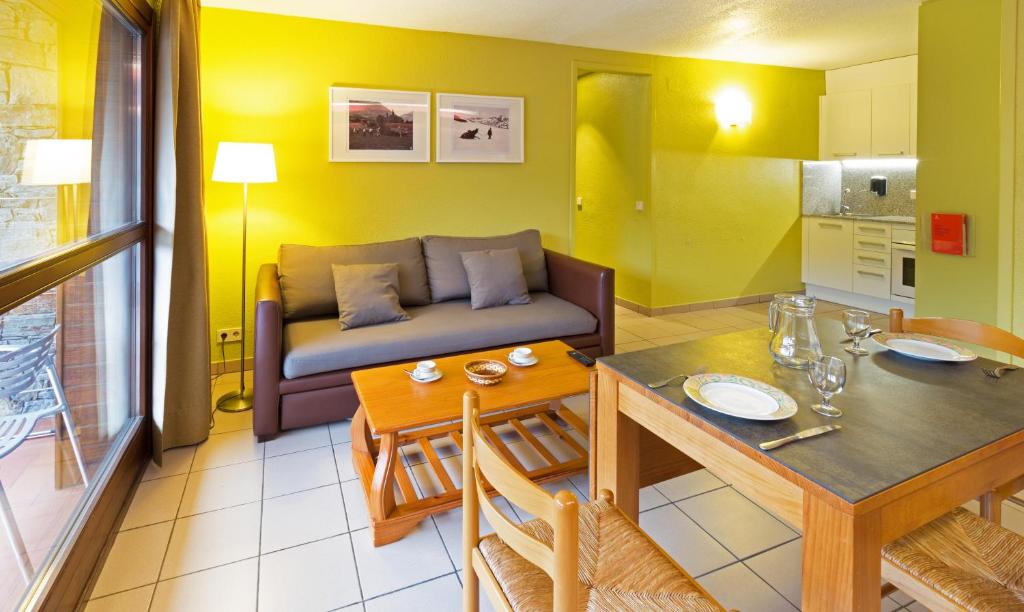 Kitchen, Apartaments Giberga in La Massana