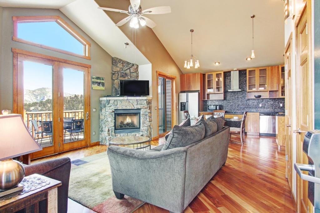 Mount Cairns 16A Condo — Hotel in Estes Park (CO)