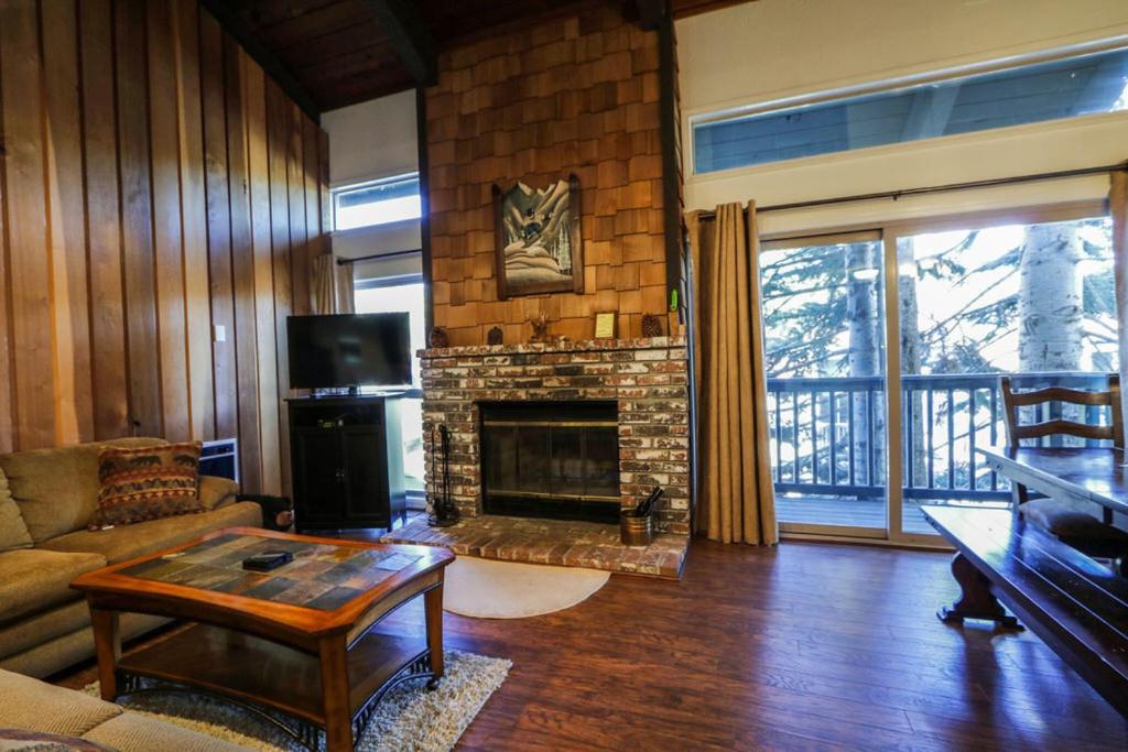 Chamonix Condo 94 Condo, Mammoth Lakes