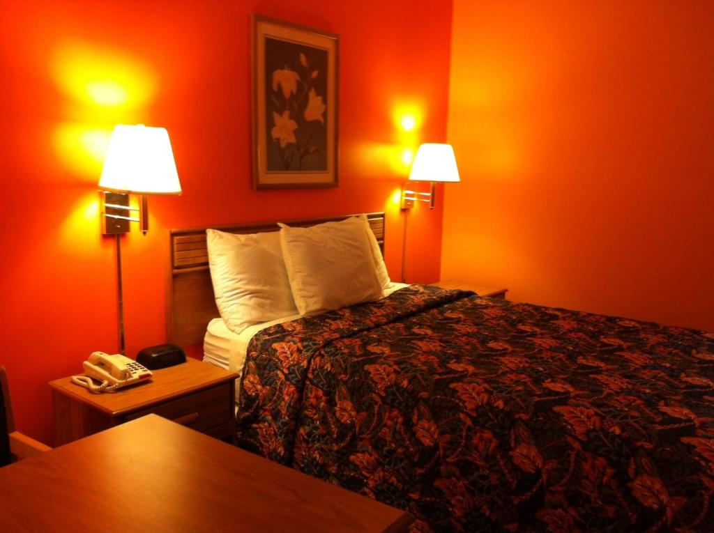 Days Inn by Wyndham Moulton photo