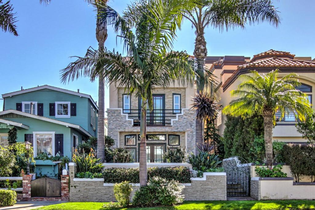 Holiday homes in Huntington Beach.