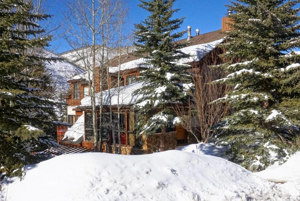 2095 Vermont Rd W Five Bedroom Home in Vail, CO reviews, prices