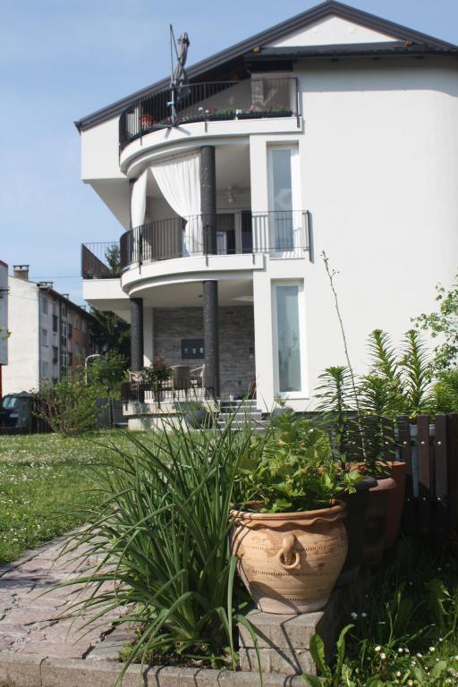 LGP Exclusive Apartment - 4
