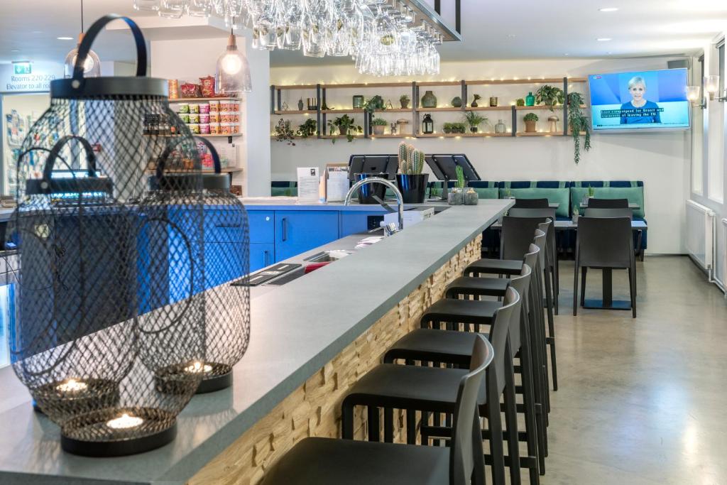 Shared lounge/TV area