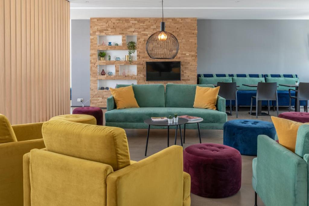 Shared lounge/TV area