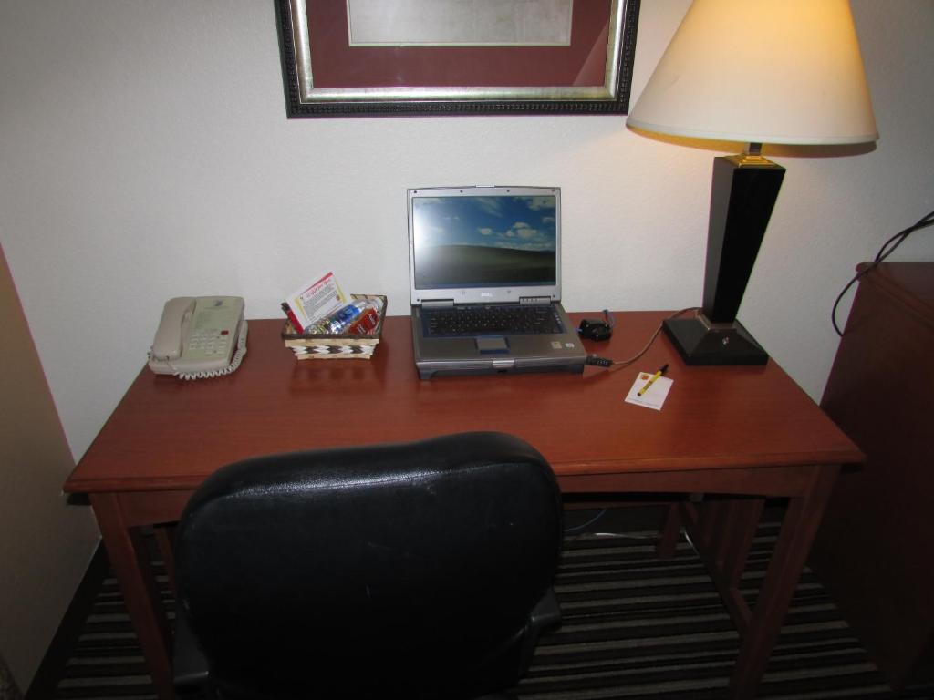 Super 8 By Wyndham Austin/Airport South photo