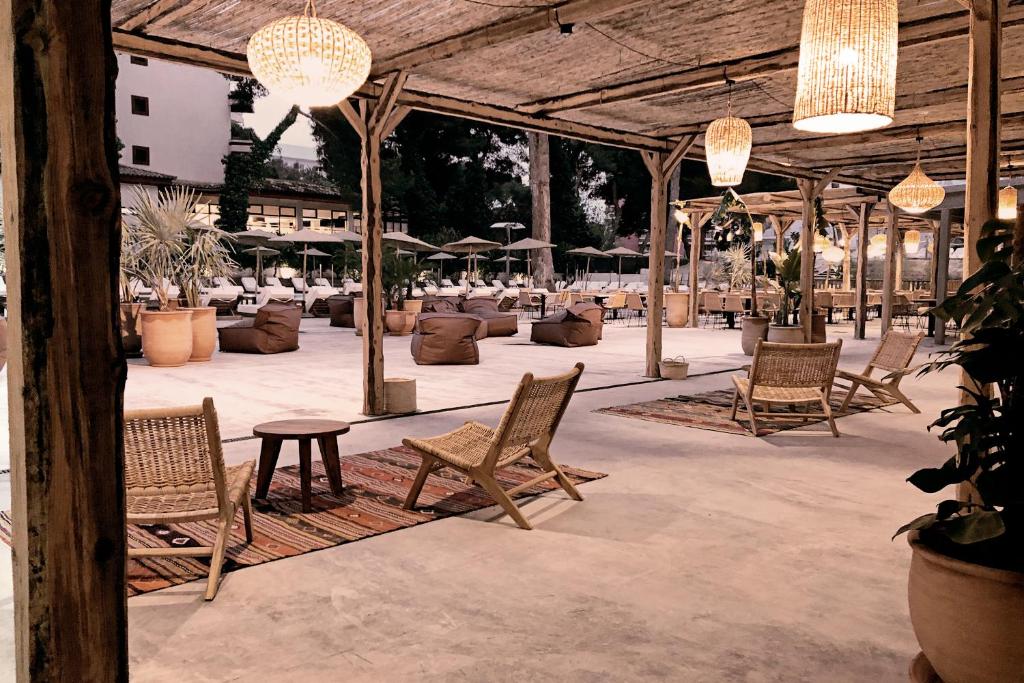 Caramelo Palma Beach — Restaurant & bars in Playa de Palma, Balearic Islands