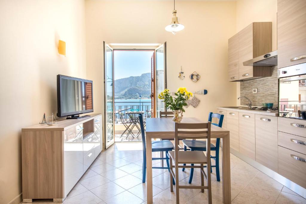 Casetta Vista Mare in Piazza a Mondello, Palerme