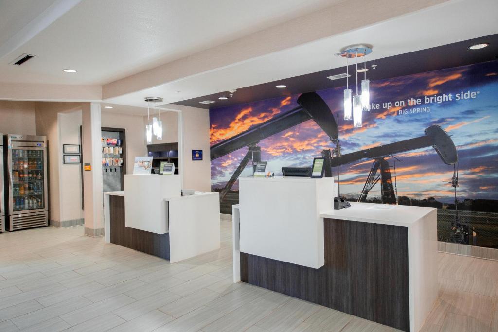 La Quinta Inn & Suites by Wyndham Big Spring photo