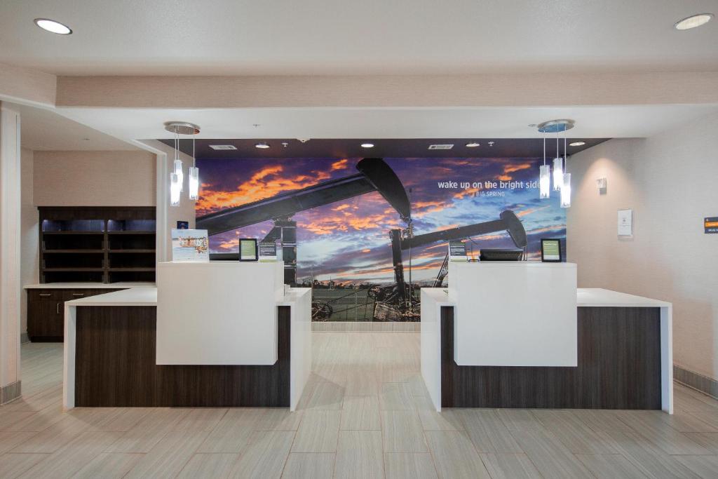 La Quinta Inn & Suites by Wyndham Big Spring photo
