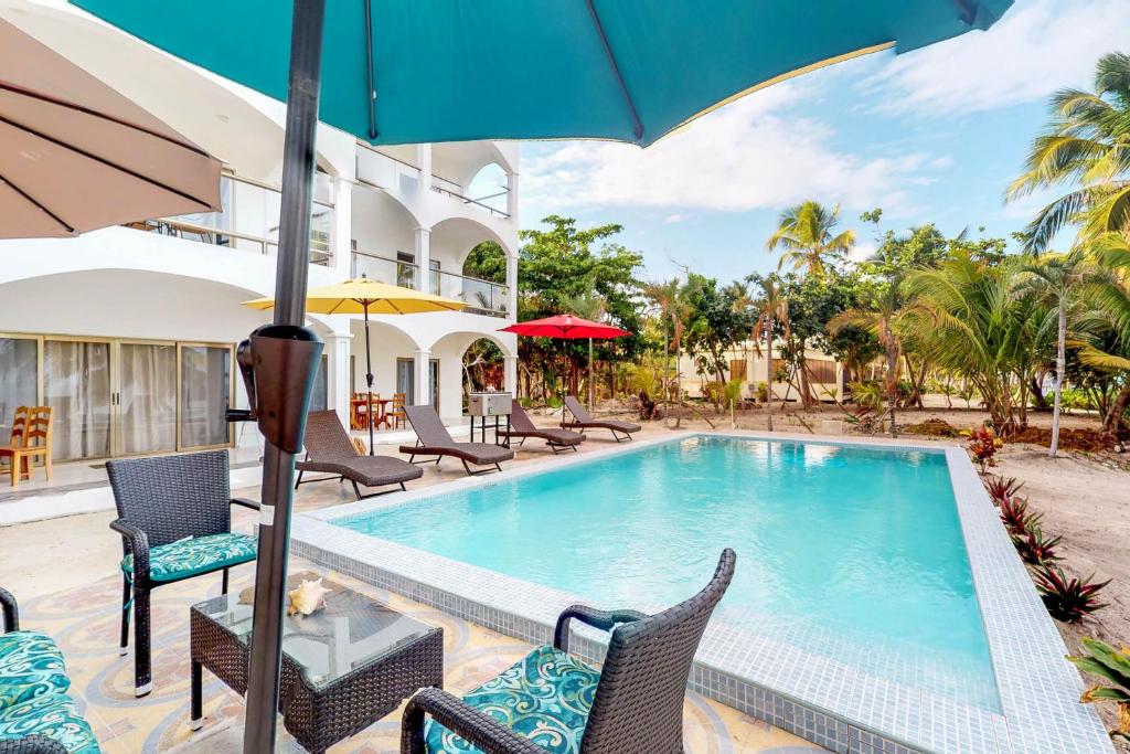 Blue Water Beach Villas 전경