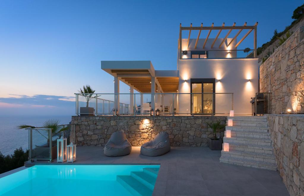 Kathisma Bay Villas - Luxury Villas - Villa Helios — Hotel in Lefkada