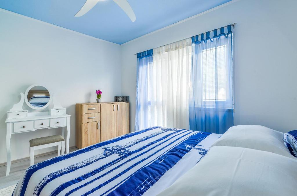 House Riva photo