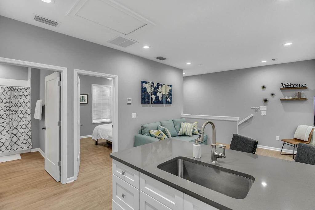 New 1/1 :Loft Minutes From Heart of Tampa -Unit C photo