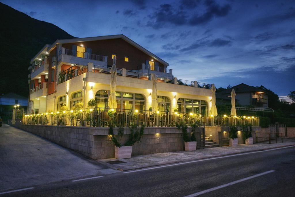 Hotel Ellena — Hotel in Herceg Novi