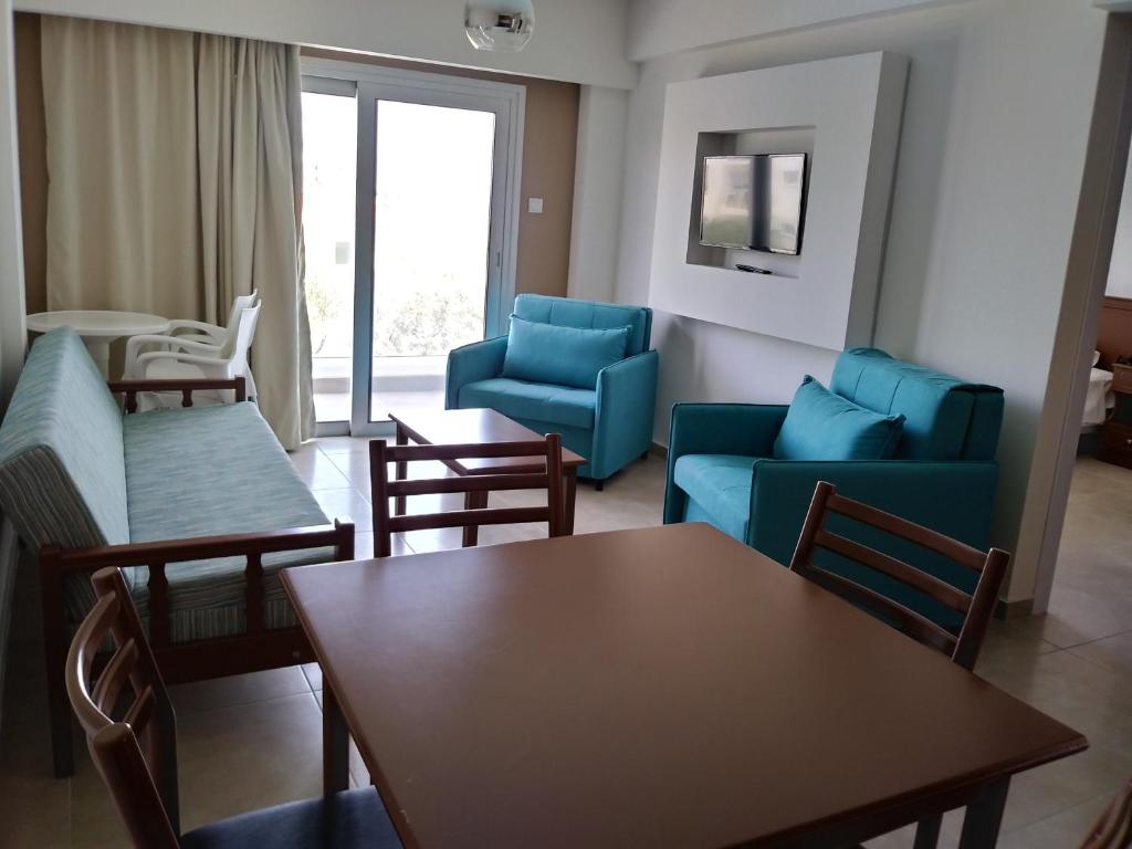 Livas Hotel Apartments — Hotel rooms in Protaras, Famagusta Region