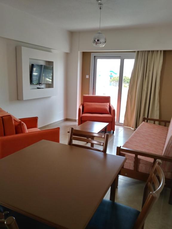 Livas Hotel Apartments — Hotel rooms in Protaras, Famagusta Region