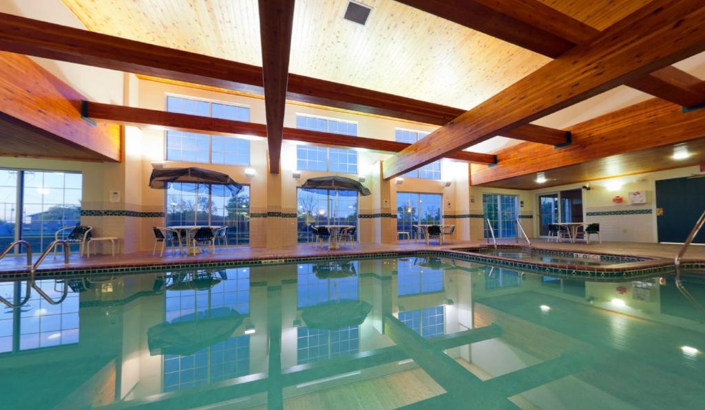 Country Inn & Suites by Radisson, Milwaukee Airport, WI photo