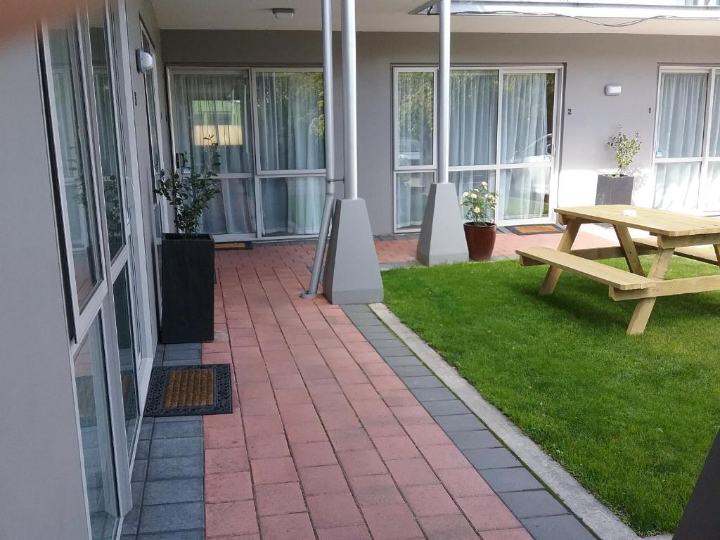 306 Motel Apartments photo