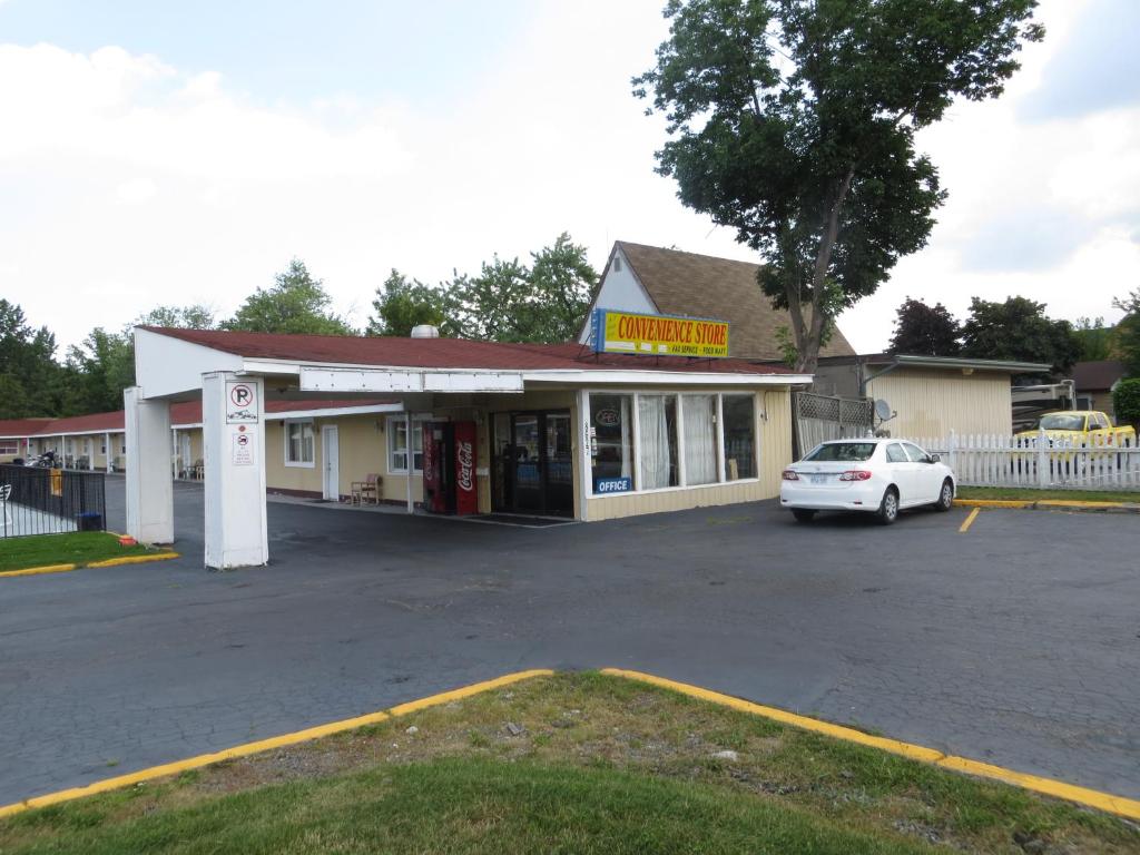 Shops, Star Inn by Elevate Rooms in Niagara Falls (ON)