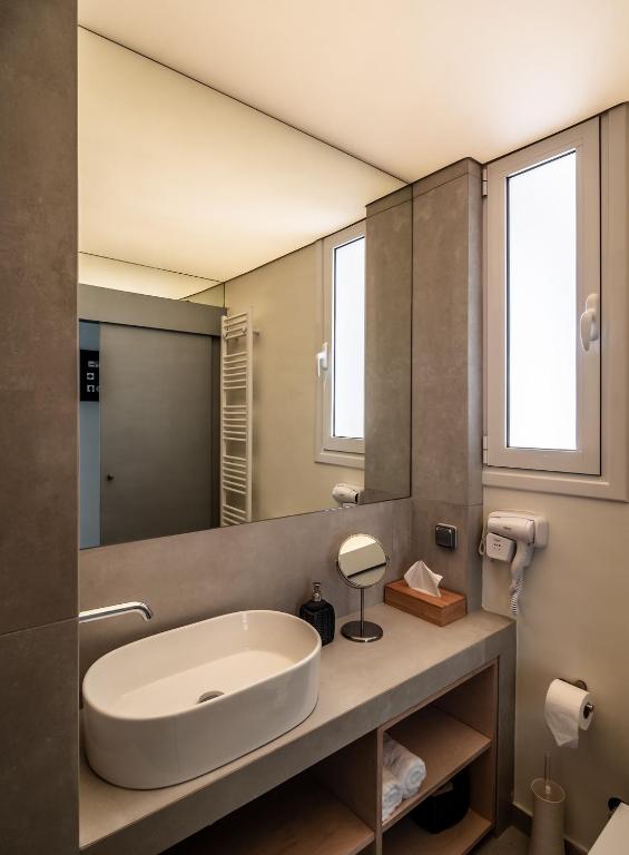 Peripatos apartment photo