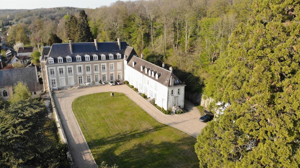 Chateau de Saint Ouen les Vignes photo