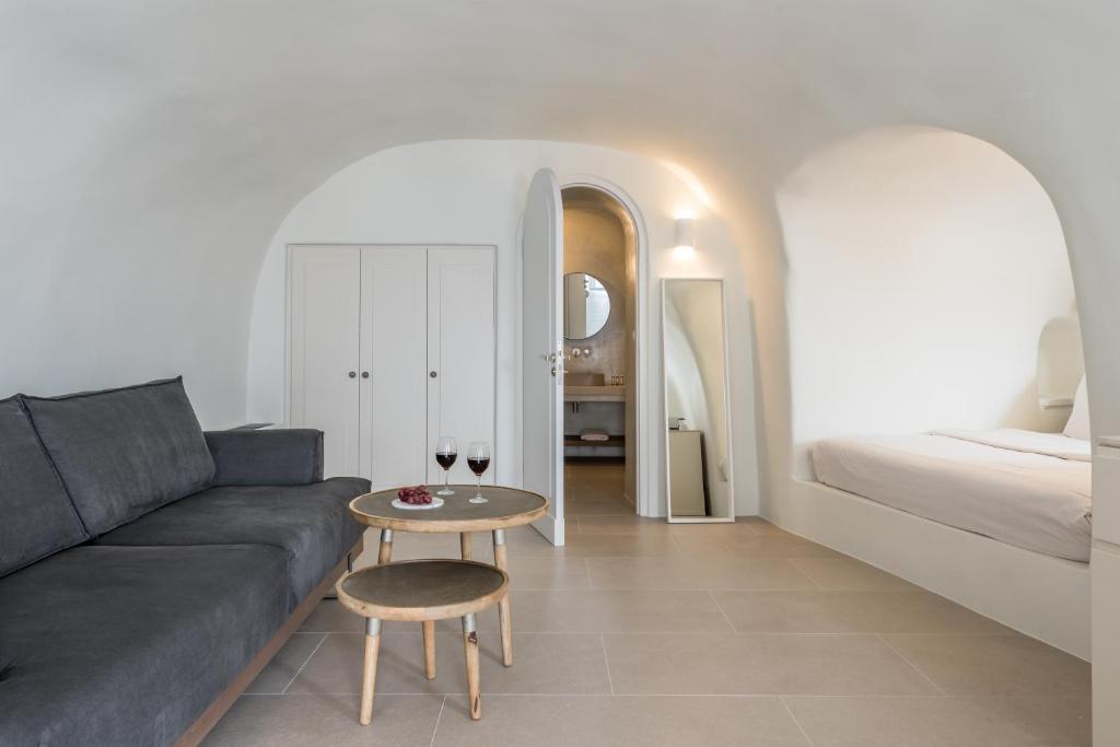Santorini Art Maisons Oia Castle Hotel room
