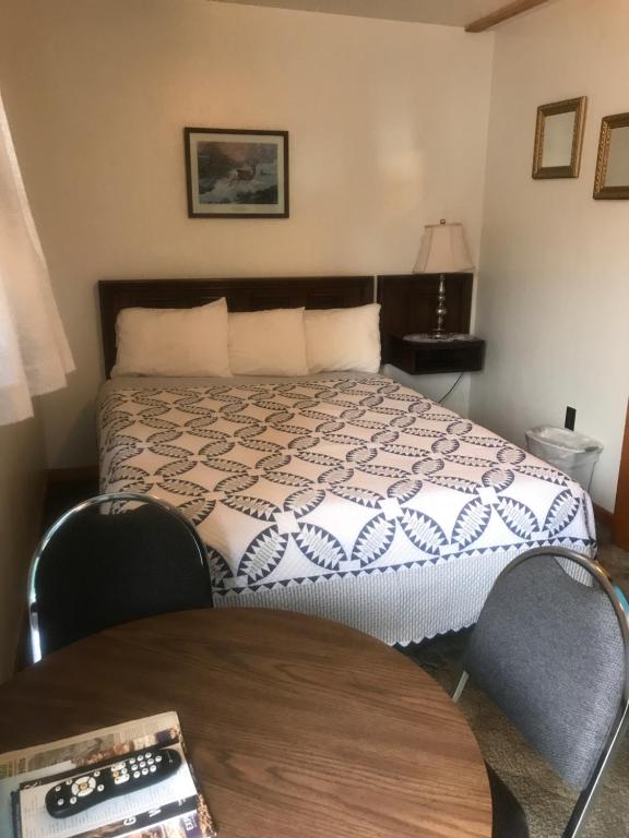Chalet Motel photo