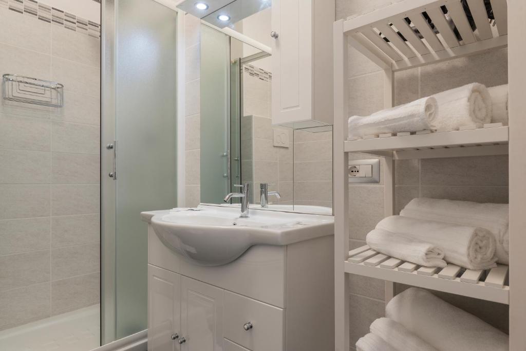 NOMENTANA WHITE APARTMENT photo