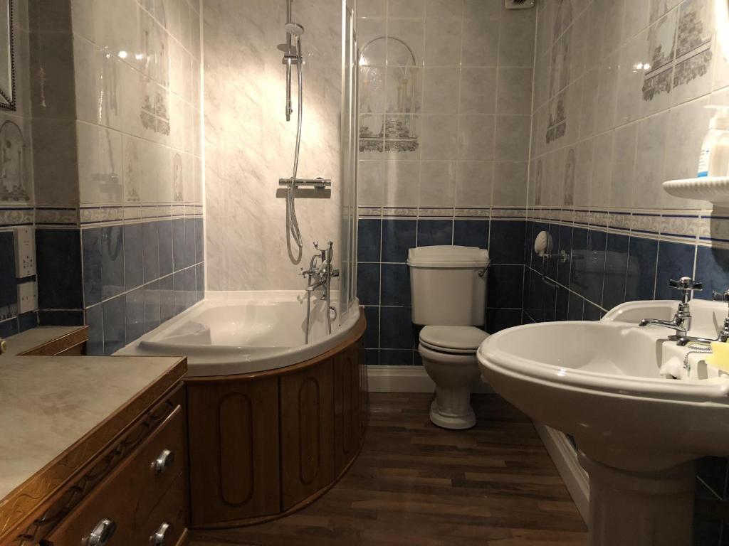 Castle Walk Bed & Breakfast photo