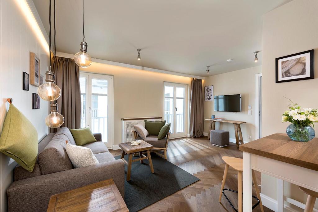 Shared lounge/TV area