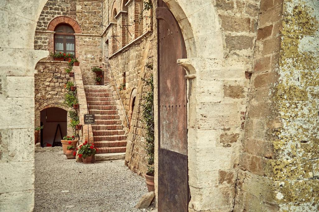 Il Mastio di Spedaletto photo