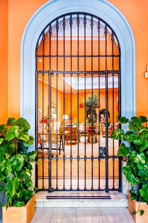 세비야 호텔 파티오 전경