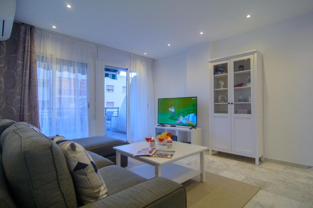 River Playa beachfront apartment, large terrace - 2