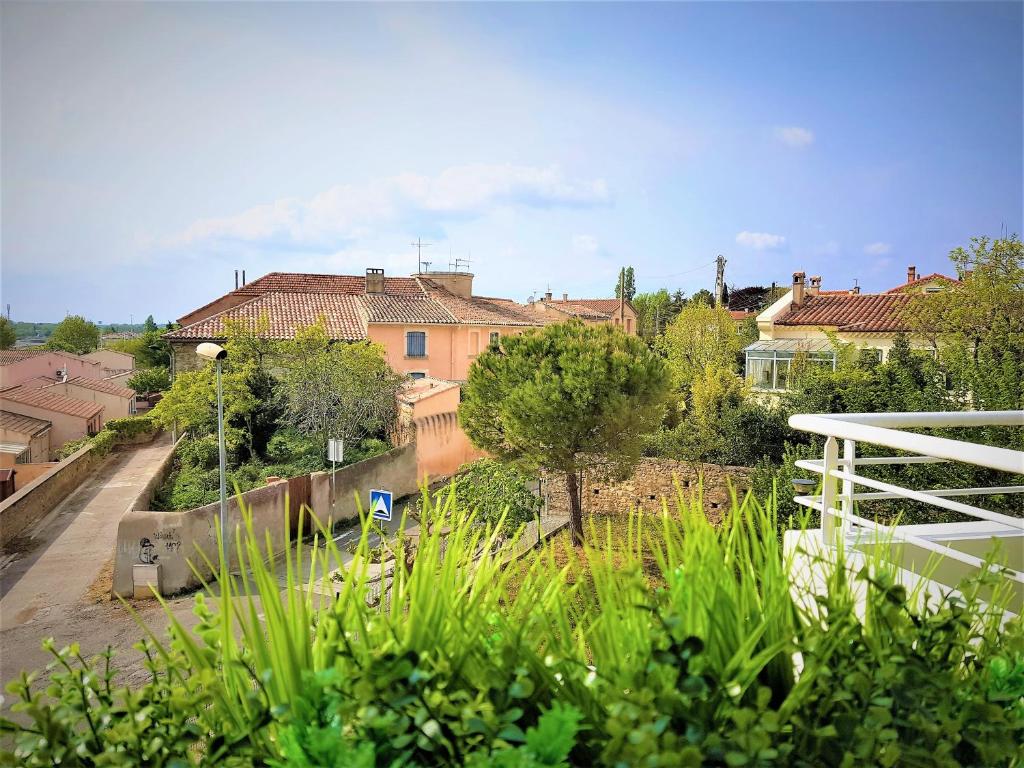Tout confort ! Climatisation, Calme, Piscine, Parking Gratuit, Terrasse, Wifi — Hotel in Carcassonne
