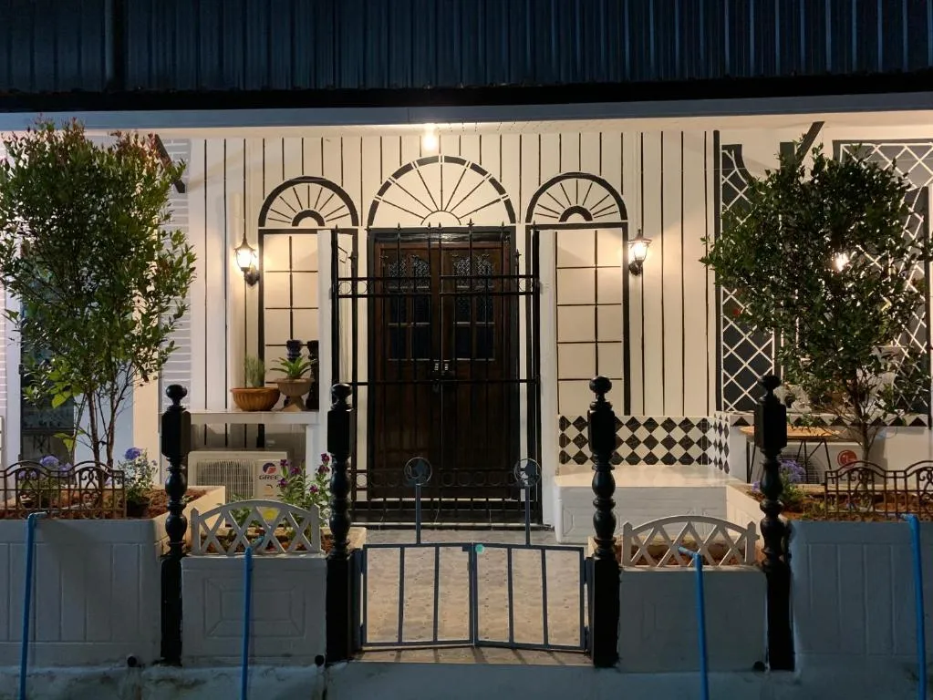 At Night, hotel in Chumphon