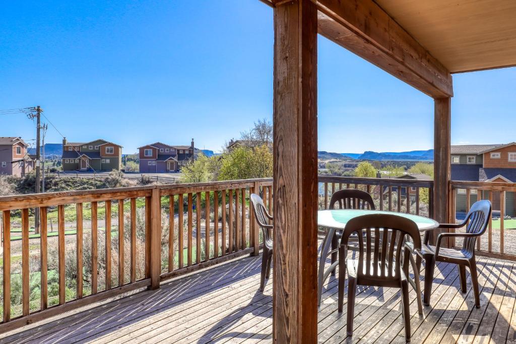 Villa Columba at Sunbanks Resort in Electric City reviews, prices