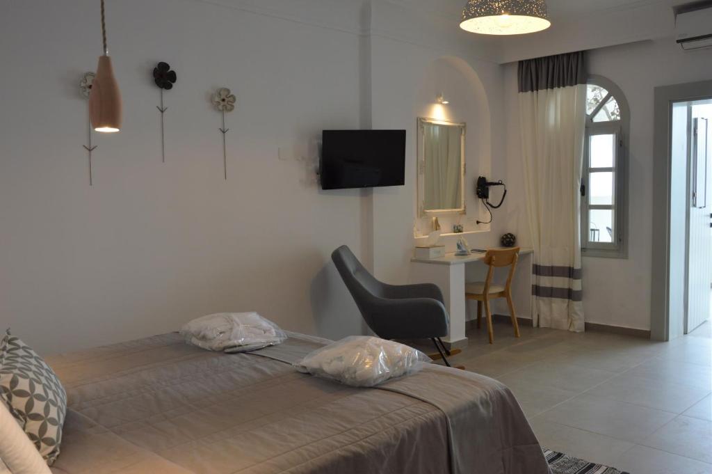 Sigalas Beach Hotel — Hotel rooms in Kamari, South Aegean