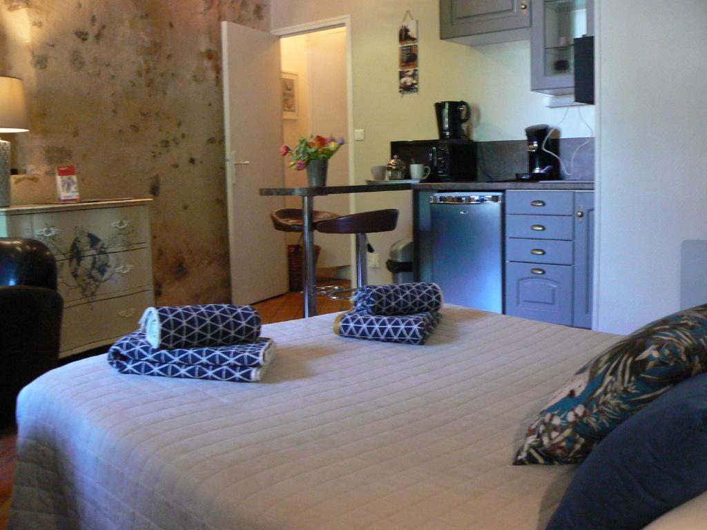 Logis Muraille Romaine, Centre Historique, Lit queen size - 5
